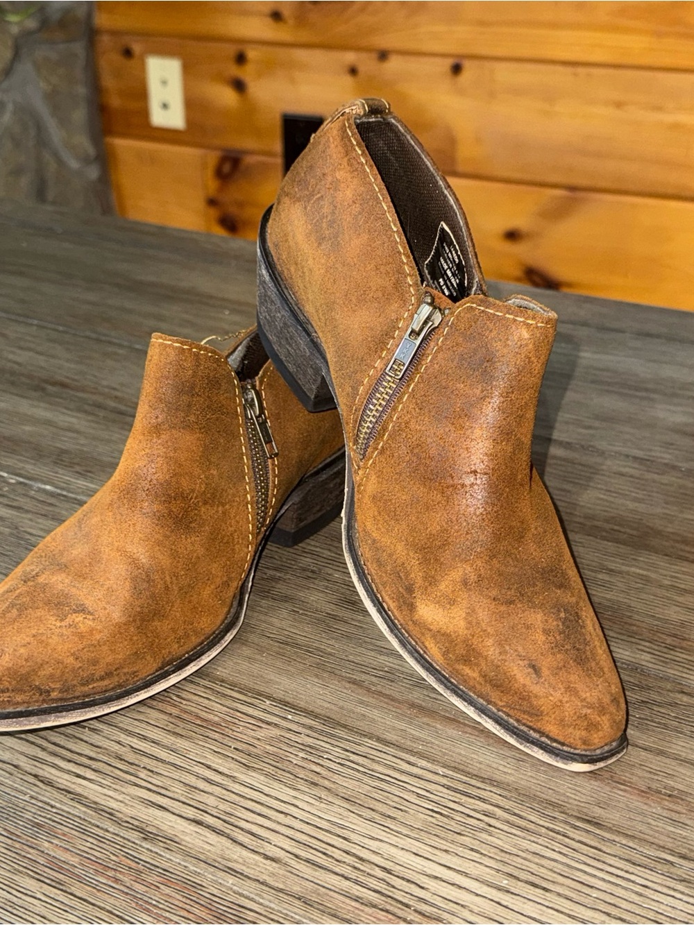 Laredo Ryder Women’s Brown Distressed Leather Ankle Booties with Side Zip, Sz 8
